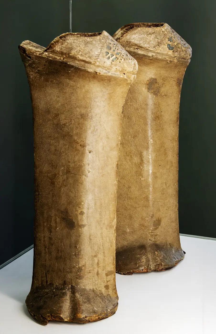 Par de chapines venecianos muy altos conservados en el Museo Correr de Venecia