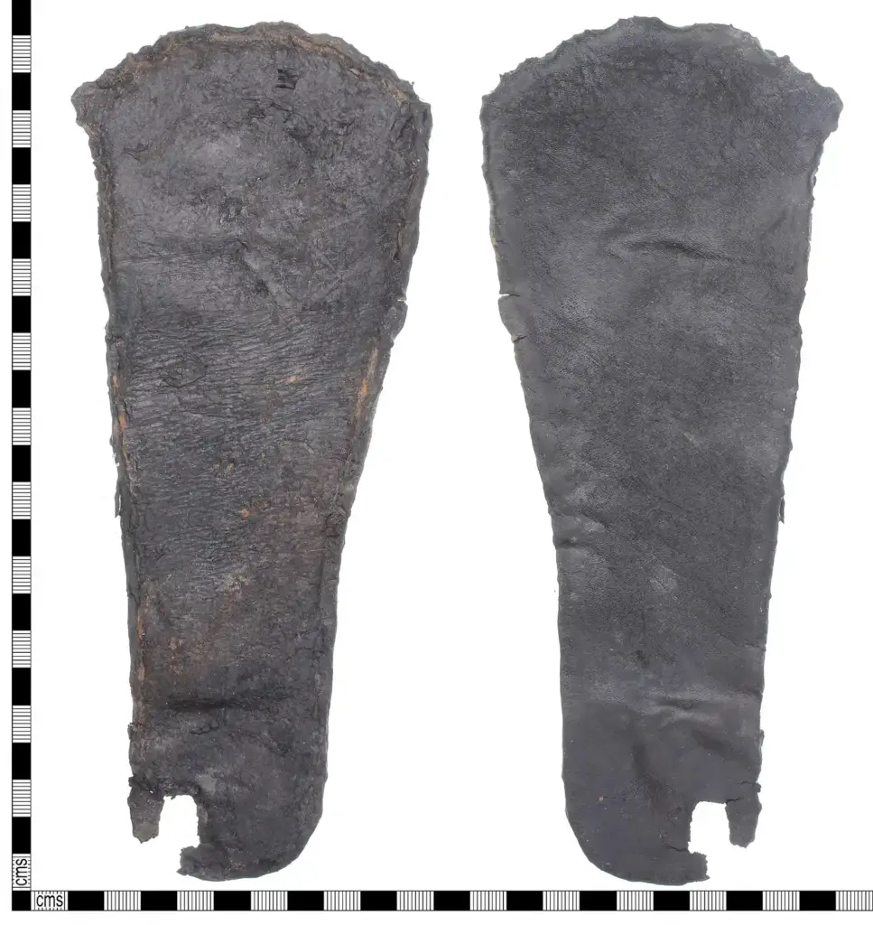 Plantilla de cuero de un zapato Tudor de entre 1500 y 1550 hallada en Kent (Inglaterra), con la puntera ancha y los lados rectos