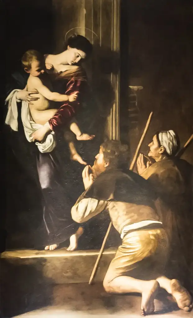 La Virgen de los peregrinos, o Virgen de Loreto, de Caravaggio, en la iglesia de San Agustín de Roma, con los pies descalzos de los peregrinos en primer plano